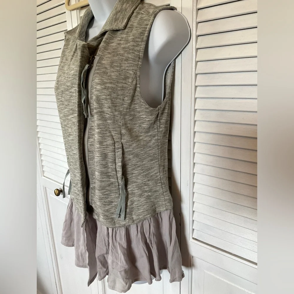 Oddy Boutique Sleeveless Zip Up Sweatshirt Vest Small Gray NWT